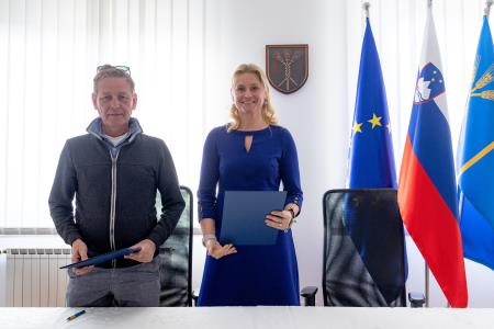 Jure Erznožnik, direktor Exprum d.o.o. in mag. Renata Kosec, županja Občine Domžale; foto: Jure Gubanc